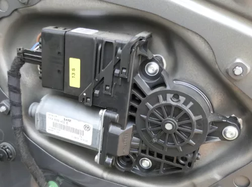 VW Golf 5 ektrischer Fensterheber Motor hinten rechts 1K4839402E 1K0959704K