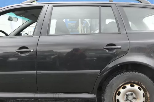 Skoda Octavia 1U5 Combi Kombi Variant Tür hinten links schwarz LF9R blackmagic