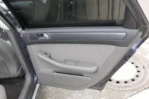 Audi A6 4B Türverkleidung Verkleidung Tür vorne +hinten links rechts swing soul (153943)