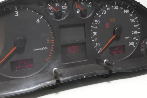 Audi A6 4B Tacho Tachometer Kombiinstrument 365.000km 4B0920900J 2,5 TDI Quattro (154560)