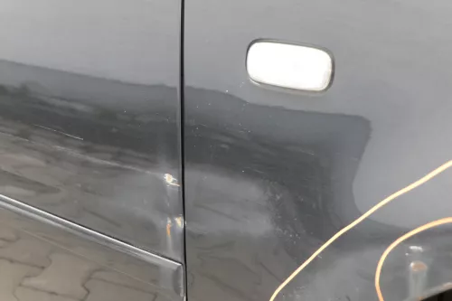 Audi A6 4B Kotflügel vorne rechts schwarz LZ9W (bis ca.Mitte 2001 passend  Delle (155740)