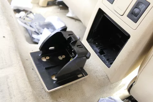 VW Passat 3BG  Mittelarmlehne Armlehne Fach Lehne Mittelkonsole Leder sonnebeige (155879)