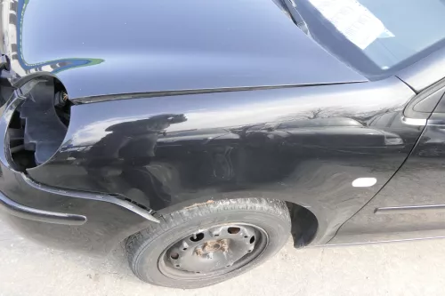 VW Polo 9N Kotflügel vorne links schwarz L041 bis ca.Bj.2004 - Rost (155946)