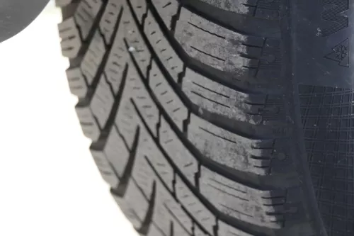 Audi A4 8E A6 4B Alufelgen 195/65 R15 91T Winterreifen Reifen 2-5mm 8E0601025 (156358)