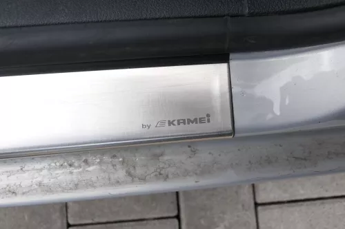 VW Golf 4 Einstiegsleisten rechts + links vorne 2/3-Türer vy E Kamei chrom silbe (156555)