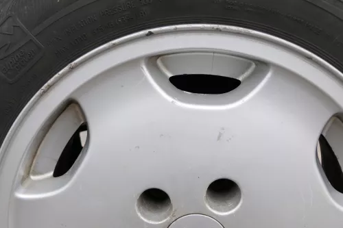 4x Audi A4 100 Alufelgen 195/65 R15 91T Winterreifen Reifen 3-6mm 441601025S (156573)