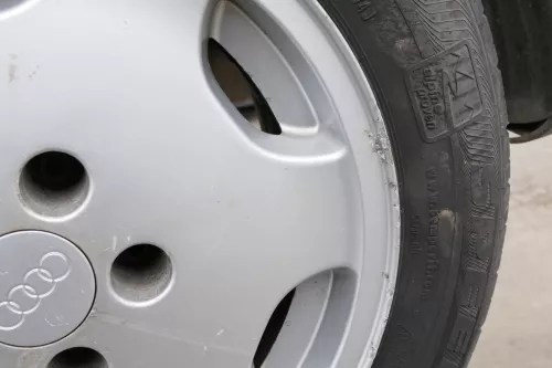 4x Audi A4 100 Alufelgen 195/65 R15 91T Winterreifen Reifen 3-6mm 441601025S (156573)