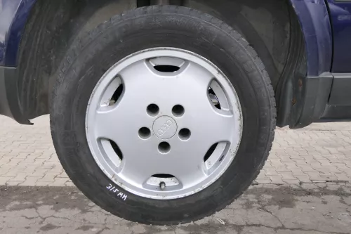 4x Audi A4 100 Alufelgen 195/65 R15 91T Winterreifen Reifen 3-6mm 441601025S (156573)