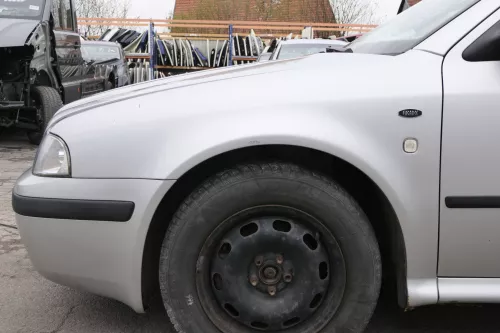 Skoda Octavia 1U Kotflügel vorne links silber 9102 LF7T auch Combi