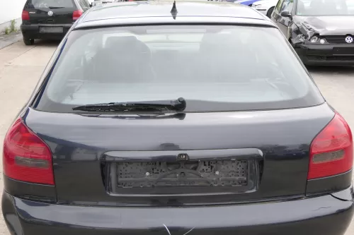 Audi A3 8L bis ca.Bj.1999 Heckklappe Kofferraumklappe Klappe hinten schwarz LZ9U