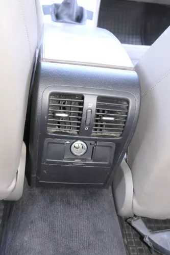 VW Passat 3C Mittelarmlehne Armlehne Fach Deckel Leder braun latte mac (157095)