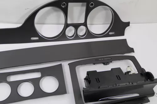 Passat 3C Mittelkonsole Verkleidung um Radio Klappe Abdeckung Dekor schwarz matt (157109)