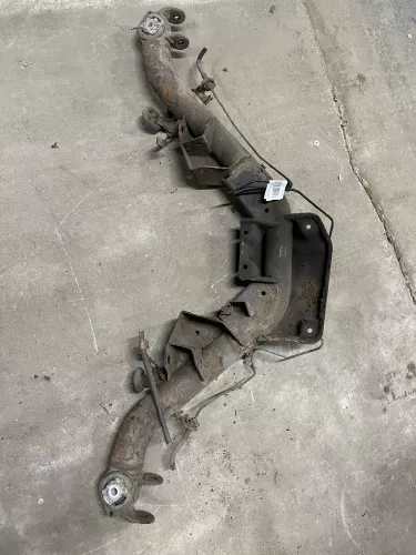 VW Golf 3 1H Syncro Allrad Achse hinten Hinterachse Achsträger Aggregateträger (157286)