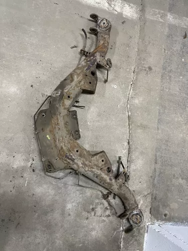 VW Golf 3 1H Syncro Allrad Achse hinten Hinterachse Achsträger Aggregateträger (157286)