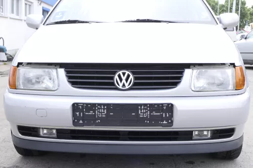 VW Polo 6N Kühlergrill Grillleiste silber LB7Z sat vorne Leiste Grill VW Zeichen
