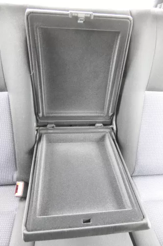 Golf 4 Limousine Sitz Rückbank Rücksitzbank Sitzfläche Sitze Kopfstützen schwarz (157744)