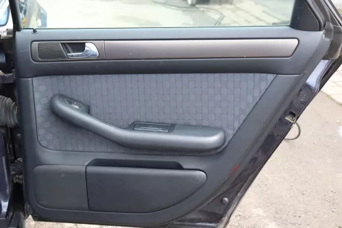 Audi A6 4B Türverkleidung Verkleidung Tür vorne +hinten links rechts swing schwa (157993)