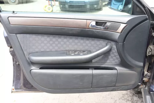 Audi A6 4B Türverkleidung Verkleidung Tür vorne +hinten links rechts swing schwa (157993)