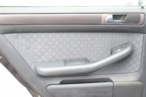 Audi A6 4B Türverkleidung Verkleidung Tür vorne +hinten links rechts swing schwa (157993)