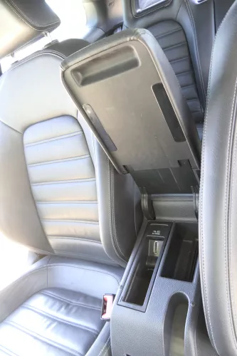 VW Golf 6 5K Scirocco Mittelarmlehne Armlehne Lehne Mitte Original Leder schwarz (158226)