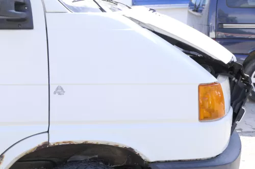 VW T4 kurze Version Kotflügel vorne rechts weiß L902 - Rost