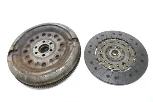 VW Touran Golf 5 Schwungrad Kupplung Zweimassenschwungrad BKD AZV BMM BMP2.0 TDI (158502)