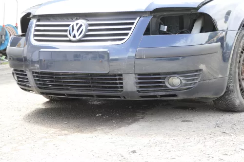 VW Passat 3BG Stoßstange vorne Frontstoßstange Stoßfänger grau blau LC5F (158591)