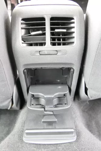 VW Golf 6 5K Mittelarmlehne Armlehne Lehne Mitte Original verschiebar schwarz (158603)