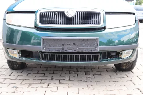 Skoda Fabia 6Y Stoßstange Stoßfänger vorne grün LF8C 2000-2004