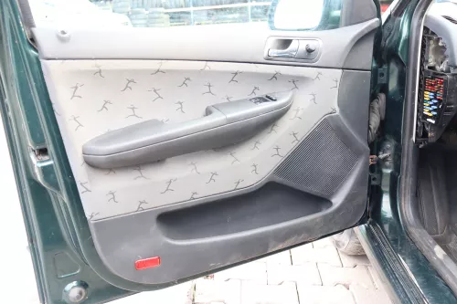 4 x Skoda Fabia 6Y Stufenheck Türverkleidung Verkleidung Tür vorn vorne links re (158671)