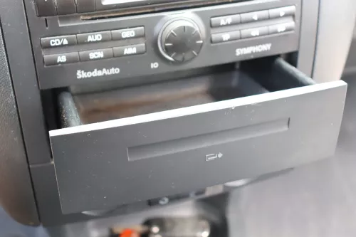 Skoda Fabia 6Y Deckel Klappe Ablagefach mitte 6Y0858332  47H Abdeckung