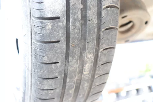 VW Polo 9N Felgen Reifen 165/70 R14 81T Sommerreifen ca. 4-6mm OHNE RADKAPPEN (159040)