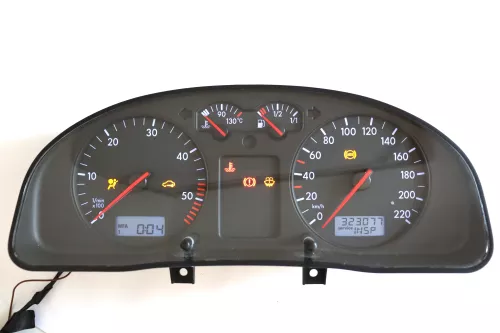 VW Passat 3B Tacho Tachometer Kombiinstrument 323.000km 3b1919880c Diesel TDI