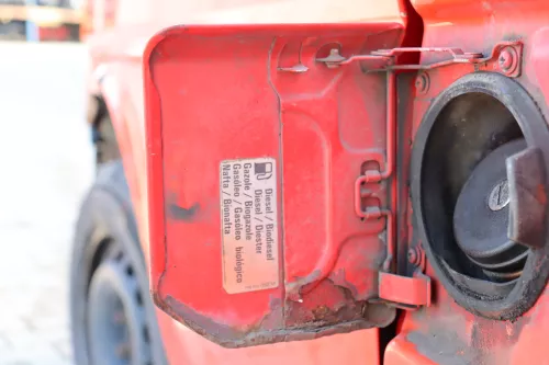 VW T4 Tankdeckel Tankklappe Tank Deckel Klappe rot (159062)