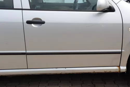 Skoda Fabia 6Y Kombi Limousine Tür vorne rechts Beifahrertür grau silber LF7T (159099)