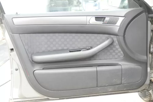 Audi A6 4B Türverkleidung Verkleidung Tür vorne +hinten links rechts soul schwar (159347)