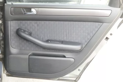 Audi A6 4B Türverkleidung Verkleidung Tür vorne +hinten links rechts soul schwar (159347)