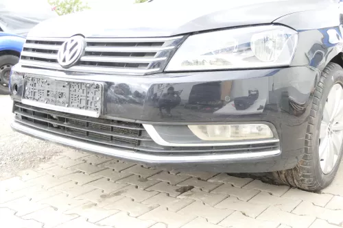 Passat 3C B7 Stoßstange vorne Stoßfänger PDC LC9X schwarz MÄNGEL DELLE Stauchung (159945)