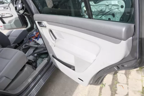 VW Touran 4x Türverkleidung Verkleidung Tür vorne +hinten links grau (160107)