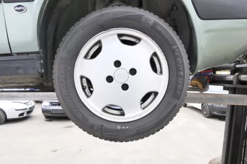 4x Audi A4 100 Alufelgen 195/65 R15 91T Winterreifen Reifen 4-8mm 8A0601025B