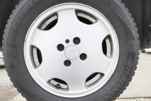 4x Audi A4 100 Alufelgen 195/65 R15 91T Winterreifen Reifen 4-8mm 8A0601025B (160368)