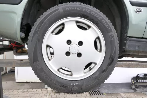 4x Audi A4 100 Alufelgen 195/65 R15 91T Winterreifen Reifen 4-8mm 8A0601025B (160368)