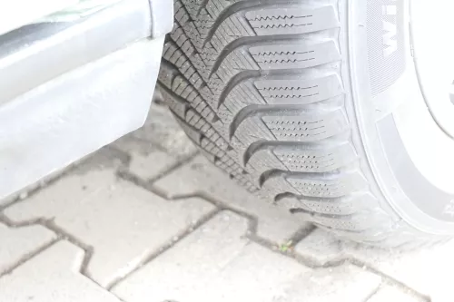 4x Audi A4 100 Alufelgen 195/65 R15 91T Winterreifen Reifen 4-8mm 8A0601025B (160368)