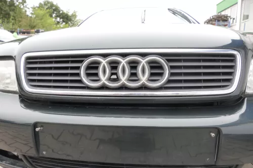 Audi A4 B5 bis 1999 Zeichen Kühlergrill Grill 8D0853651A 8D0853651J (bis ca.1999