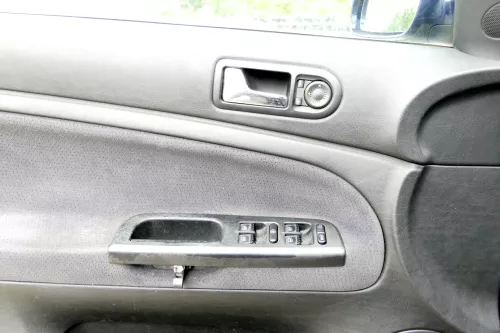 VW Passat 3B Variant Türverkleidung Verkleidung Tür vorne u hinten schwarz links (161541)