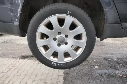Audi A4 8E A6 4B Alufelgen 205/55 R16 91H Winterreifen Reifen 3-7mm 4B0601025K