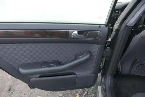 A6 4B C5 Verkleidung Klappe Abdeckung Dekor Holz Optik Nußbaum Wurzel 2UQ 5MZ (161573)