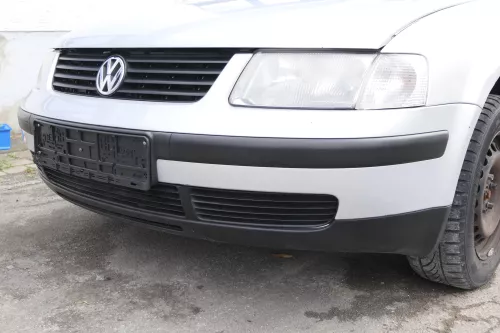 VW Passat 3B Stoßstange vorne Frontstoßstange Stoßfänger silber LB7Z grau Grill (161685)