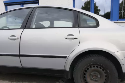 VW Passat 3B 3BG Limousine Tür hinten links silber grau LB7Z satinsilber