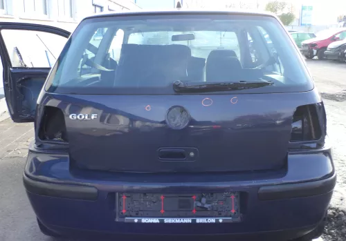 VW Golf 4 Limousine Stoßstange hinten Heckstoßstange Stoßfänger blau LA5G